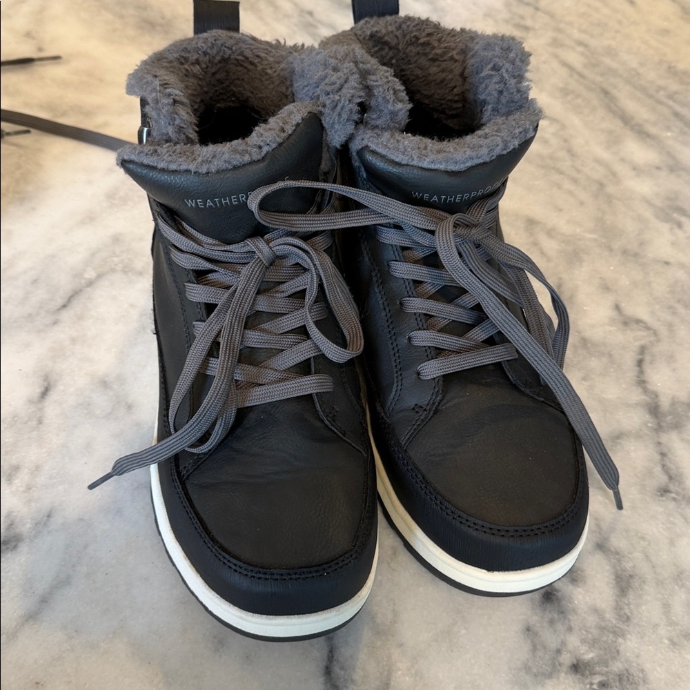 Black Faux Fur Lined High-Top snow boots - Picture 5 of 7